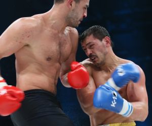20-03-2013 SPORT; BADR HARI VOOR HET EERST WEER IN DE RING BIJ K-1 GEVECHT IN ZAGREB. Na een korte periode van veel trainen stond Badr Hari weer in de ring in de ARENA van Zagreb. Estelle-Maxime en Joelle waren mee om Badr toe te juichen. Helaas liep Badr in de eerste ronde een heftige  blessure op zodat hij niet verder kon naar de eventuele finale plaats.
foto: Albert den Iseger.