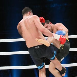 20-03-2013 SPORT; BADR HARI VOOR HET EERST WEER IN DE RING BIJ K-1 GEVECHT IN ZAGREB. Na een korte periode van veel trainen stond Badr Hari weer in de ring in de ARENA van Zagreb. Estelle-Maxime en Joelle waren mee om Badr toe te juichen. Helaas liep Badr in de eerste ronde een heftige  blessure op zodat hij niet verder kon naar de eventuele finale plaats.
foto: Albert den Iseger.