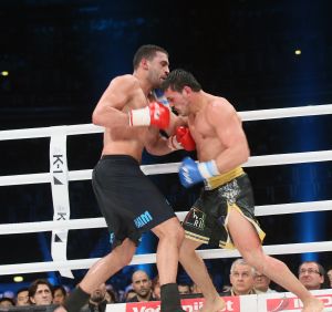 20-03-2013 SPORT; BADR HARI VOOR HET EERST WEER IN DE RING BIJ K-1 GEVECHT IN ZAGREB. Na een korte periode van veel trainen stond Badr Hari weer in de ring in de ARENA van Zagreb. Estelle-Maxime en Joelle waren mee om Badr toe te juichen. Helaas liep Badr in de eerste ronde een heftige  blessure op zodat hij niet verder kon naar de eventuele finale plaats.
foto: Albert den Iseger.