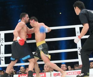 20-03-2013 SPORT; BADR HARI VOOR HET EERST WEER IN DE RING BIJ K-1 GEVECHT IN ZAGREB. Na een korte periode van veel trainen stond Badr Hari weer in de ring in de ARENA van Zagreb. Estelle-Maxime en Joelle waren mee om Badr toe te juichen. Helaas liep Badr in de eerste ronde een heftige  blessure op zodat hij niet verder kon naar de eventuele finale plaats.
foto: Albert den Iseger.