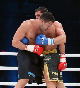 20-03-2013 SPORT; BADR HARI VOOR HET EERST WEER IN DE RING BIJ K-1 GEVECHT IN ZAGREB. Na een korte periode van veel trainen stond Badr Hari weer in de ring in de ARENA van Zagreb. Estelle-Maxime en Joelle waren mee om Badr toe te juichen. Helaas liep Badr in de eerste ronde een heftige  blessure op zodat hij niet verder kon naar de eventuele finale plaats.
foto: Albert den Iseger.