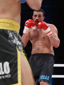 20-03-2013 SPORT; BADR HARI VOOR HET EERST WEER IN DE RING BIJ K-1 GEVECHT IN ZAGREB. Na een korte periode van veel trainen stond Badr Hari weer in de ring in de ARENA van Zagreb. Estelle-Maxime en Joelle waren mee om Badr toe te juichen. Helaas liep Badr in de eerste ronde een heftige  blessure op zodat hij niet verder kon naar de eventuele finale plaats.
foto: Albert den Iseger.