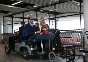 20-03-2013 SPORT; BADR HARI VOOR HET EERST WEER IN DE RING BIJ K-1 GEVECHT IN ZAGREB. Na een korte periode van veel trainen stond Badr Hari weer in de ring in de ARENA van Zagreb. Estelle-Maxime en Joelle waren mee om Badr toe te juichen. Helaas liep Badr in de eerste ronde een heftige  blessure op zodat hij niet verder kon naar de eventuele finale plaats.
foto: Albert den Iseger.