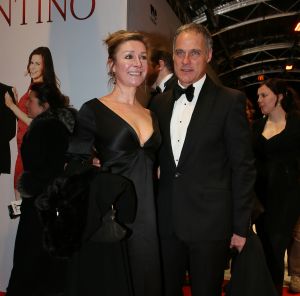 19-03-2013 SHOWBIZZ; NAJIB AMHALI IS VALENTINO IN NIEUWE NEDERLANDSE FAMILIE FILM. 
Valentino 39 jaar is een succesvolle Italiaanse Maserati-verkoper en heeft een relatie met Monique, de dochter van zijn baas. Hij staat op het punt promotie te maken en met zijn grote liefde te trouwen. Maar Valentino heeft een probleem; hij is namelijk geen Italiaan. Als zijn vader een hartaanval krijgt, doet hij een emotioneel beroep op zijn zoon. Valentino stemt in, maar al snel dreigt zijn promotie tot directeur hierdoor volledig in het water te vallen. En erger nog; door alle smoezen begint Monique te twijfelen aan zijn liefde. Om de vrouw van zijn dromen te behouden, zal Valentino zijn Italiaanse masker af moeten zetten. Wij waren bij de premiere in  PaltheTuschinski te Amsterdam en zagen een aantal BN ers de rode loper betreden.
Foto: Albert den Iseger.