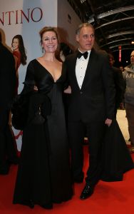 19-03-2013 SHOWBIZZ; NAJIB AMHALI IS VALENTINO IN NIEUWE NEDERLANDSE FAMILIE FILM. 
Valentino 39 jaar is een succesvolle Italiaanse Maserati-verkoper en heeft een relatie met Monique, de dochter van zijn baas. Hij staat op het punt promotie te maken en met zijn grote liefde te trouwen. Maar Valentino heeft een probleem; hij is namelijk geen Italiaan. Als zijn vader een hartaanval krijgt, doet hij een emotioneel beroep op zijn zoon. Valentino stemt in, maar al snel dreigt zijn promotie tot directeur hierdoor volledig in het water te vallen. En erger nog; door alle smoezen begint Monique te twijfelen aan zijn liefde. Om de vrouw van zijn dromen te behouden, zal Valentino zijn Italiaanse masker af moeten zetten. Wij waren bij de premiere in  PaltheTuschinski te Amsterdam en zagen een aantal BN ers de rode loper betreden.
Foto: Albert den Iseger.