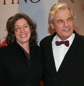 19-03-2013 SHOWBIZZ; NAJIB AMHALI IS VALENTINO IN NIEUWE NEDERLANDSE FAMILIE FILM. 
Valentino 39 jaar is een succesvolle Italiaanse Maserati-verkoper en heeft een relatie met Monique, de dochter van zijn baas. Hij staat op het punt promotie te maken en met zijn grote liefde te trouwen. Maar Valentino heeft een probleem; hij is namelijk geen Italiaan. Als zijn vader een hartaanval krijgt, doet hij een emotioneel beroep op zijn zoon. Valentino stemt in, maar al snel dreigt zijn promotie tot directeur hierdoor volledig in het water te vallen. En erger nog; door alle smoezen begint Monique te twijfelen aan zijn liefde. Om de vrouw van zijn dromen te behouden, zal Valentino zijn Italiaanse masker af moeten zetten. Wij waren bij de premiere in  PaltheTuschinski te Amsterdam en zagen een aantal BN ers de rode loper betreden.
Foto: Albert den Iseger.