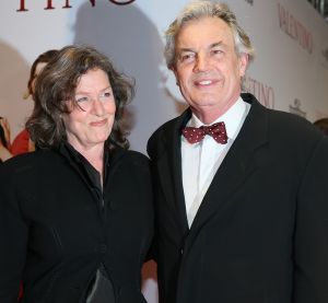 19-03-2013 SHOWBIZZ; NAJIB AMHALI IS VALENTINO IN NIEUWE NEDERLANDSE FAMILIE FILM. 
Valentino 39 jaar is een succesvolle Italiaanse Maserati-verkoper en heeft een relatie met Monique, de dochter van zijn baas. Hij staat op het punt promotie te maken en met zijn grote liefde te trouwen. Maar Valentino heeft een probleem; hij is namelijk geen Italiaan. Als zijn vader een hartaanval krijgt, doet hij een emotioneel beroep op zijn zoon. Valentino stemt in, maar al snel dreigt zijn promotie tot directeur hierdoor volledig in het water te vallen. En erger nog; door alle smoezen begint Monique te twijfelen aan zijn liefde. Om de vrouw van zijn dromen te behouden, zal Valentino zijn Italiaanse masker af moeten zetten. Wij waren bij de premiere in  PaltheTuschinski te Amsterdam en zagen een aantal BN ers de rode loper betreden.
Foto: Albert den Iseger.