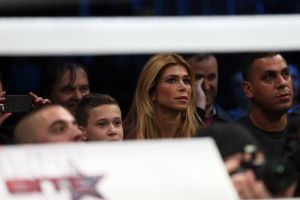 20-03-2013 SPORT; BADR HARI VOOR HET EERST WEER IN DE RING BIJ K-1 GEVECHT IN ZAGREB. Na een korte periode van veel trainen stond Badr Hari weer in de ring in de ARENA van Zagreb. Estelle-Maxime en Joelle waren mee om Badr toe te juichen. Helaas liep Badr in de eerste ronde een heftige  blessure op zodat hij niet verder kon naar de eventuele finale plaats.
foto: Albert den Iseger.