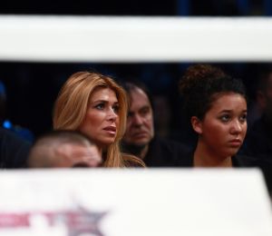 20-03-2013 SPORT; BADR HARI VOOR HET EERST WEER IN DE RING BIJ K-1 GEVECHT IN ZAGREB. Na een korte periode van veel trainen stond Badr Hari weer in de ring in de ARENA van Zagreb. Estelle-Maxime en Joelle waren mee om Badr toe te juichen. Helaas liep Badr in de eerste ronde een heftige  blessure op zodat hij niet verder kon naar de eventuele finale plaats.
foto: Albert den Iseger.