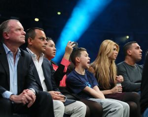 20-03-2013 SPORT; BADR HARI VOOR HET EERST WEER IN DE RING BIJ K-1 GEVECHT IN ZAGREB. Na een korte periode van veel trainen stond Badr Hari weer in de ring in de ARENA van Zagreb. Estelle-Maxime en Joelle waren mee om Badr toe te juichen. Helaas liep Badr in de eerste ronde een heftige  blessure op zodat hij niet verder kon naar de eventuele finale plaats.
foto: Albert den Iseger.