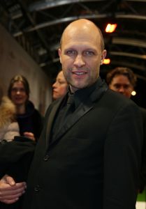 19-03-2013 SHOWBIZZ; NAJIB AMHALI IS VALENTINO IN NIEUWE NEDERLANDSE FAMILIE FILM. 
Valentino 39 jaar is een succesvolle Italiaanse Maserati-verkoper en heeft een relatie met Monique, de dochter van zijn baas. Hij staat op het punt promotie te maken en met zijn grote liefde te trouwen. Maar Valentino heeft een probleem; hij is namelijk geen Italiaan. Als zijn vader een hartaanval krijgt, doet hij een emotioneel beroep op zijn zoon. Valentino stemt in, maar al snel dreigt zijn promotie tot directeur hierdoor volledig in het water te vallen. En erger nog; door alle smoezen begint Monique te twijfelen aan zijn liefde. Om de vrouw van zijn dromen te behouden, zal Valentino zijn Italiaanse masker af moeten zetten. Wij waren bij de premiere in  PaltheTuschinski te Amsterdam en zagen een aantal BN ers de rode loper betreden.
Foto: Albert den Iseger.