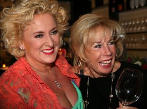 20-03-2013 SHOWBIZZ; OP DE JAARLIJKSE NANNIC PARTY WON ANTJE MONTERO DE AWARD. 
Tijdens de jaarlijkse Nannic Lunch wordt altijd een prijs uitgereikt voor aan een bekende vrouw die verantwoordelijkheid neemt voor haar eigen leven en voor haar omgeving. En dit jaar was dat Antje Monteiro.
foto: Albert den Iseger.