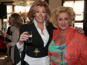 20-03-2013 SHOWBIZZ; OP DE JAARLIJKSE NANNIC PARTY WON ANTJE MONTERO DE AWARD. 
Tijdens de jaarlijkse Nannic Lunch wordt altijd een prijs uitgereikt voor aan een bekende vrouw die verantwoordelijkheid neemt voor haar eigen leven en voor haar omgeving. En dit jaar was dat Antje Monteiro.
foto: Albert den Iseger.