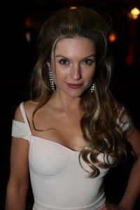 19-03-2013 SHOWBIZZ; NAJIB AMHALI IS VALENTINO IN NIEUWE NEDERLANDSE FAMILIE FILM. 
Valentino 39 jaar is een succesvolle Italiaanse Maserati-verkoper en heeft een relatie met Monique, de dochter van zijn baas. Hij staat op het punt promotie te maken en met zijn grote liefde te trouwen. Maar Valentino heeft een probleem; hij is namelijk geen Italiaan. Als zijn vader een hartaanval krijgt, doet hij een emotioneel beroep op zijn zoon. Valentino stemt in, maar al snel dreigt zijn promotie tot directeur hierdoor volledig in het water te vallen. En erger nog; door alle smoezen begint Monique te twijfelen aan zijn liefde. Om de vrouw van zijn dromen te behouden, zal Valentino zijn Italiaanse masker af moeten zetten. Wij waren bij de premiere in  PaltheTuschinski te Amsterdam en zagen een aantal BN ers de rode loper betreden.
Foto: Albert den Iseger.