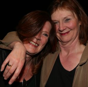 15-03-2013 SHOWBIZZ; HEDDY LESTER EN INE KUHR ZIJN DE FOUTE SARAHS.Vanaf de dag dat u vijftig wordt is niets meer hetzelfde. Plotseling wordt u bedolven onder de Sarah-aanbiedingen  van Tena Ladies, Durex glijmiddel tot artrose cremepjes. Maar dat is nog niet het ergste! Want opeens worden er ook allerlei eisen aan u gesteld door mensen die het beter weten. Maar als u weigert te schikken beginnen de problemen pas goed. Want voor foute Sarahs is geen plek in de samenleving. Logisch dus dat maar weinig Sarahs die strijd aangaan. Maar ze zijn er wel. Laat u meevoeren naar het hol van deze dappere leeuwinnen. Beleef de scherpe dialogen, ontboezemingen en levenshumor. Wees getuige van confrontaties tussen oudere en jongere vrouwen. Heddy Lester en Ine kuhr met in elk theater een gastacteur.
foto: Albert den Iseger