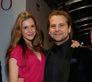 19-03-2013 SHOWBIZZ; NAJIB AMHALI IS VALENTINO IN NIEUWE NEDERLANDSE FAMILIE FILM. 
Valentino 39 jaar is een succesvolle Italiaanse Maserati-verkoper en heeft een relatie met Monique, de dochter van zijn baas. Hij staat op het punt promotie te maken en met zijn grote liefde te trouwen. Maar Valentino heeft een probleem; hij is namelijk geen Italiaan. Als zijn vader een hartaanval krijgt, doet hij een emotioneel beroep op zijn zoon. Valentino stemt in, maar al snel dreigt zijn promotie tot directeur hierdoor volledig in het water te vallen. En erger nog; door alle smoezen begint Monique te twijfelen aan zijn liefde. Om de vrouw van zijn dromen te behouden, zal Valentino zijn Italiaanse masker af moeten zetten. Wij waren bij de premiere in  PaltheTuschinski te Amsterdam en zagen een aantal BN ers de rode loper betreden.
Foto: Albert den Iseger.