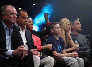 20-03-2013 SPORT; BADR HARI VOOR HET EERST WEER IN DE RING BIJ K-1 GEVECHT IN ZAGREB. Na een korte periode van veel trainen stond Badr Hari weer in de ring in de ARENA van Zagreb. Estelle-Maxime en Joelle waren mee om Badr toe te juichen. Helaas liep Badr in de eerste ronde een heftige  blessure op zodat hij niet verder kon naar de eventuele finale plaats.
foto: Albert den Iseger.