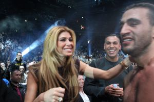 20-03-2013 SPORT; BADR HARI VOOR HET EERST WEER IN DE RING BIJ K-1 GEVECHT IN ZAGREB. Na een korte periode van veel trainen stond Badr Hari weer in de ring in de ARENA van Zagreb. Estelle-Maxime en Joelle waren mee om Badr toe te juichen. Helaas liep Badr in de eerste ronde een heftige  blessure op zodat hij niet verder kon naar de eventuele finale plaats.
foto: Albert den Iseger.