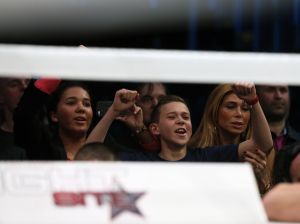 20-03-2013 SPORT; BADR HARI VOOR HET EERST WEER IN DE RING BIJ K-1 GEVECHT IN ZAGREB. Na een korte periode van veel trainen stond Badr Hari weer in de ring in de ARENA van Zagreb. Estelle-Maxime en Joelle waren mee om Badr toe te juichen. Helaas liep Badr in de eerste ronde een heftige  blessure op zodat hij niet verder kon naar de eventuele finale plaats.
foto: Albert den Iseger.