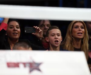 20-03-2013 SPORT; BADR HARI VOOR HET EERST WEER IN DE RING BIJ K-1 GEVECHT IN ZAGREB. Na een korte periode van veel trainen stond Badr Hari weer in de ring in de ARENA van Zagreb. Estelle-Maxime en Joelle waren mee om Badr toe te juichen. Helaas liep Badr in de eerste ronde een heftige  blessure op zodat hij niet verder kon naar de eventuele finale plaats.
foto: Albert den Iseger.