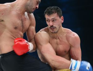 20-03-2013 SPORT; BADR HARI VOOR HET EERST WEER IN DE RING BIJ K-1 GEVECHT IN ZAGREB. Na een korte periode van veel trainen stond Badr Hari weer in de ring in de ARENA van Zagreb. Estelle-Maxime en Joelle waren mee om Badr toe te juichen. Helaas liep Badr in de eerste ronde een heftige  blessure op zodat hij niet verder kon naar de eventuele finale plaats.
foto: Albert den Iseger.