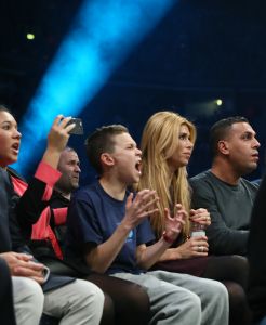 20-03-2013 SPORT; BADR HARI VOOR HET EERST WEER IN DE RING BIJ K-1 GEVECHT IN ZAGREB. Na een korte periode van veel trainen stond Badr Hari weer in de ring in de ARENA van Zagreb. Estelle-Maxime en Joelle waren mee om Badr toe te juichen. Helaas liep Badr in de eerste ronde een heftige  blessure op zodat hij niet verder kon naar de eventuele finale plaats.
foto: Albert den Iseger.