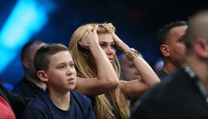 20-03-2013 SPORT; BADR HARI VOOR HET EERST WEER IN DE RING BIJ K-1 GEVECHT IN ZAGREB. Na een korte periode van veel trainen stond Badr Hari weer in de ring in de ARENA van Zagreb. Estelle-Maxime en Joelle waren mee om Badr toe te juichen. Helaas liep Badr in de eerste ronde een heftige  blessure op zodat hij niet verder kon naar de eventuele finale plaats.
foto: Albert den Iseger.20-03-2013 SPORT; BADR HARI VOOR HET EERST WEER IN DE RING BIJ K-1 GEVECHT IN ZAGREB. Na een korte periode van veel trainen stond Badr Hari weer in de ring in de ARENA van Zagreb. Estelle-Maxime en Joelle waren mee om Badr toe te juichen. Helaas liep Badr in de eerste ronde een heftige  blessure op zodat hij niet verder kon naar de eventuele finale plaats.
foto: Albert den Iseger.