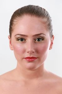 03-03-2013 ONDERWIJS; HAARLEMSE AKADEMIE HEEFT WEER 1 STE FOTOSHOOT VAN BEGINNENDE VISAGISTEN EN HUN MODELLEN. Het was weer heel gezellig druk in de studio van de HAARLEMSE AKADEMIE, de cursisten hadden hun eerste foto shoot met als opdracht BRUIDS  make up en een GALA make up. 
foto: Albert den Iseger.