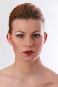 03-03-2013 ONDERWIJS; HAARLEMSE AKADEMIE HEEFT WEER 1 STE FOTOSHOOT VAN BEGINNENDE VISAGISTEN EN HUN MODELLEN. Het was weer heel gezellig druk in de studio van de HAARLEMSE AKADEMIE, de cursisten hadden hun eerste foto shoot met als opdracht BRUIDS  make up en een GALA make up. 
foto: Albert den Iseger.