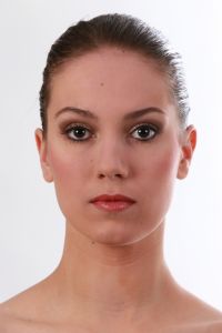 03-03-2013 ONDERWIJS; HAARLEMSE AKADEMIE HEEFT WEER 1 STE FOTOSHOOT VAN BEGINNENDE VISAGISTEN EN HUN MODELLEN. Het was weer heel gezellig druk in de studio van de HAARLEMSE AKADEMIE, de cursisten hadden hun eerste foto shoot met als opdracht BRUIDS  make up en een GALA make up. 
foto: Albert den Iseger.