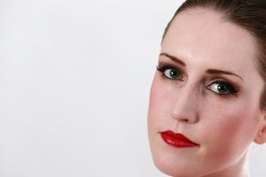 03-03-2013 ONDERWIJS; HAARLEMSE AKADEMIE HEEFT WEER 1 STE FOTOSHOOT VAN BEGINNENDE VISAGISTEN EN HUN MODELLEN. Het was weer heel gezellig druk in de studio van de HAARLEMSE AKADEMIE, de cursisten hadden hun eerste foto shoot met als opdracht BRUIDS  make up en een GALA make up. 
foto: Albert den Iseger.