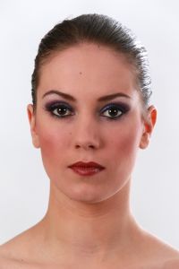 03-03-2013 ONDERWIJS; HAARLEMSE AKADEMIE HEEFT WEER 1 STE FOTOSHOOT VAN BEGINNENDE VISAGISTEN EN HUN MODELLEN. Het was weer heel gezellig druk in de studio van de HAARLEMSE AKADEMIE, de cursisten hadden hun eerste foto shoot met als opdracht BRUIDS  make up en een GALA make up. 
foto: Albert den Iseger.