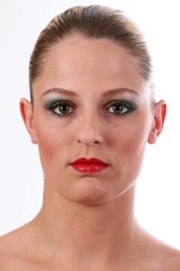 03-03-2013 ONDERWIJS; HAARLEMSE AKADEMIE HEEFT WEER 1 STE FOTOSHOOT VAN BEGINNENDE VISAGISTEN EN HUN MODELLEN. Het was weer heel gezellig druk in de studio van de HAARLEMSE AKADEMIE, de cursisten hadden hun eerste foto shoot met als opdracht BRUIDS  make up en een GALA make up. 
foto: Albert den Iseger.
