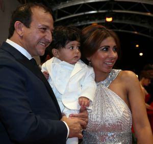 19-03-2013 SHOWBIZZ; NAJIB AMHALI IS VALENTINO IN NIEUWE NEDERLANDSE FAMILIE FILM. 
Valentino 39 jaar is een succesvolle Italiaanse Maserati-verkoper en heeft een relatie met Monique, de dochter van zijn baas. Hij staat op het punt promotie te maken en met zijn grote liefde te trouwen. Maar Valentino heeft een probleem; hij is namelijk geen Italiaan. Als zijn vader een hartaanval krijgt, doet hij een emotioneel beroep op zijn zoon. Valentino stemt in, maar al snel dreigt zijn promotie tot directeur hierdoor volledig in het water te vallen. En erger nog; door alle smoezen begint Monique te twijfelen aan zijn liefde. Om de vrouw van zijn dromen te behouden, zal Valentino zijn Italiaanse masker af moeten zetten. Wij waren bij de premiere in  PaltheTuschinski te Amsterdam en zagen een aantal BN ers de rode loper betreden.
Foto: Albert den Iseger.