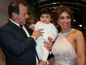 19-03-2013 SHOWBIZZ; NAJIB AMHALI IS VALENTINO IN NIEUWE NEDERLANDSE FAMILIE FILM. 
Valentino 39 jaar is een succesvolle Italiaanse Maserati-verkoper en heeft een relatie met Monique, de dochter van zijn baas. Hij staat op het punt promotie te maken en met zijn grote liefde te trouwen. Maar Valentino heeft een probleem; hij is namelijk geen Italiaan. Als zijn vader een hartaanval krijgt, doet hij een emotioneel beroep op zijn zoon. Valentino stemt in, maar al snel dreigt zijn promotie tot directeur hierdoor volledig in het water te vallen. En erger nog; door alle smoezen begint Monique te twijfelen aan zijn liefde. Om de vrouw van zijn dromen te behouden, zal Valentino zijn Italiaanse masker af moeten zetten. Wij waren bij de premiere in  PaltheTuschinski te Amsterdam en zagen een aantal BN ers de rode loper betreden.
Foto: Albert den Iseger.