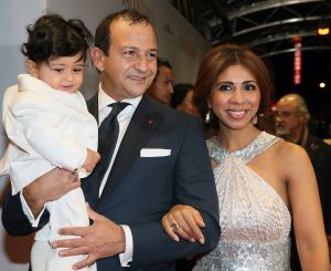 19-03-2013 SHOWBIZZ; NAJIB AMHALI IS VALENTINO IN NIEUWE NEDERLANDSE FAMILIE FILM. 
Valentino 39 jaar is een succesvolle Italiaanse Maserati-verkoper en heeft een relatie met Monique, de dochter van zijn baas. Hij staat op het punt promotie te maken en met zijn grote liefde te trouwen. Maar Valentino heeft een probleem; hij is namelijk geen Italiaan. Als zijn vader een hartaanval krijgt, doet hij een emotioneel beroep op zijn zoon. Valentino stemt in, maar al snel dreigt zijn promotie tot directeur hierdoor volledig in het water te vallen. En erger nog; door alle smoezen begint Monique te twijfelen aan zijn liefde. Om de vrouw van zijn dromen te behouden, zal Valentino zijn Italiaanse masker af moeten zetten. Wij waren bij de premiere in  PaltheTuschinski te Amsterdam en zagen een aantal BN ers de rode loper betreden.
Foto: Albert den Iseger.