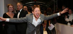 19-03-2013 SHOWBIZZ; NAJIB AMHALI IS VALENTINO IN NIEUWE NEDERLANDSE FAMILIE FILM. 
Valentino 39 jaar is een succesvolle Italiaanse Maserati-verkoper en heeft een relatie met Monique, de dochter van zijn baas. Hij staat op het punt promotie te maken en met zijn grote liefde te trouwen. Maar Valentino heeft een probleem; hij is namelijk geen Italiaan. Als zijn vader een hartaanval krijgt, doet hij een emotioneel beroep op zijn zoon. Valentino stemt in, maar al snel dreigt zijn promotie tot directeur hierdoor volledig in het water te vallen. En erger nog; door alle smoezen begint Monique te twijfelen aan zijn liefde. Om de vrouw van zijn dromen te behouden, zal Valentino zijn Italiaanse masker af moeten zetten. Wij waren bij de premiere in  PaltheTuschinski te Amsterdam en zagen een aantal BN ers de rode loper betreden.
Foto: Albert den Iseger.