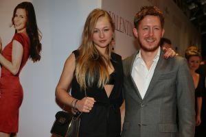 19-03-2013 SHOWBIZZ; NAJIB AMHALI IS VALENTINO IN NIEUWE NEDERLANDSE FAMILIE FILM. 
Valentino 39 jaar is een succesvolle Italiaanse Maserati-verkoper en heeft een relatie met Monique, de dochter van zijn baas. Hij staat op het punt promotie te maken en met zijn grote liefde te trouwen. Maar Valentino heeft een probleem; hij is namelijk geen Italiaan. Als zijn vader een hartaanval krijgt, doet hij een emotioneel beroep op zijn zoon. Valentino stemt in, maar al snel dreigt zijn promotie tot directeur hierdoor volledig in het water te vallen. En erger nog; door alle smoezen begint Monique te twijfelen aan zijn liefde. Om de vrouw van zijn dromen te behouden, zal Valentino zijn Italiaanse masker af moeten zetten. Wij waren bij de premiere in  PaltheTuschinski te Amsterdam en zagen een aantal BN ers de rode loper betreden.
Foto: Albert den Iseger.