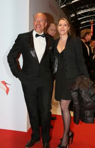 19-03-2013 SHOWBIZZ; NAJIB AMHALI IS VALENTINO IN NIEUWE NEDERLANDSE FAMILIE FILM. 
Valentino 39 jaar is een succesvolle Italiaanse Maserati-verkoper en heeft een relatie met Monique, de dochter van zijn baas. Hij staat op het punt promotie te maken en met zijn grote liefde te trouwen. Maar Valentino heeft een probleem; hij is namelijk geen Italiaan. Als zijn vader een hartaanval krijgt, doet hij een emotioneel beroep op zijn zoon. Valentino stemt in, maar al snel dreigt zijn promotie tot directeur hierdoor volledig in het water te vallen. En erger nog; door alle smoezen begint Monique te twijfelen aan zijn liefde. Om de vrouw van zijn dromen te behouden, zal Valentino zijn Italiaanse masker af moeten zetten. Wij waren bij de premiere in  PaltheTuschinski te Amsterdam en zagen een aantal BN ers de rode loper betreden.
Foto: Albert den Iseger.