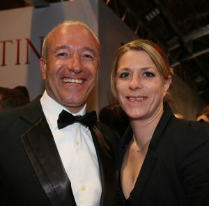 19-03-2013 SHOWBIZZ; NAJIB AMHALI IS VALENTINO IN NIEUWE NEDERLANDSE FAMILIE FILM. 
Valentino 39 jaar is een succesvolle Italiaanse Maserati-verkoper en heeft een relatie met Monique, de dochter van zijn baas. Hij staat op het punt promotie te maken en met zijn grote liefde te trouwen. Maar Valentino heeft een probleem; hij is namelijk geen Italiaan. Als zijn vader een hartaanval krijgt, doet hij een emotioneel beroep op zijn zoon. Valentino stemt in, maar al snel dreigt zijn promotie tot directeur hierdoor volledig in het water te vallen. En erger nog; door alle smoezen begint Monique te twijfelen aan zijn liefde. Om de vrouw van zijn dromen te behouden, zal Valentino zijn Italiaanse masker af moeten zetten. Wij waren bij de premiere in  PaltheTuschinski te Amsterdam en zagen een aantal BN ers de rode loper betreden.
Foto: Albert den Iseger.