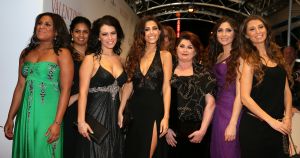 19-03-2013 SHOWBIZZ; NAJIB AMHALI IS VALENTINO IN NIEUWE NEDERLANDSE FAMILIE FILM. 
Valentino 39 jaar is een succesvolle Italiaanse Maserati-verkoper en heeft een relatie met Monique, de dochter van zijn baas. Hij staat op het punt promotie te maken en met zijn grote liefde te trouwen. Maar Valentino heeft een probleem; hij is namelijk geen Italiaan. Als zijn vader een hartaanval krijgt, doet hij een emotioneel beroep op zijn zoon. Valentino stemt in, maar al snel dreigt zijn promotie tot directeur hierdoor volledig in het water te vallen. En erger nog; door alle smoezen begint Monique te twijfelen aan zijn liefde. Om de vrouw van zijn dromen te behouden, zal Valentino zijn Italiaanse masker af moeten zetten. Wij waren bij de premiere in  PaltheTuschinski te Amsterdam en zagen een aantal BN ers de rode loper betreden.
Foto: Albert den Iseger.