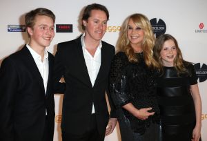 03-03-2014 SHOWBIZZ; JOHN DE MOL ONDER INDRUK VAN TV BEELDEN GALA. John de Mol was zeer positief over de wijze waarop de TV BEELDEN maandag zijn uitgereikt.Het gala was groter opgezet dat ik gedacht had. Ze hebben er echt werk van gemaakt. Alleen de media was teleurgesteld in de wijze van hun werken. Ze mochten bijna niks fotograferen en de verslaggevers werd geen tijd gegund om te interviewen. Misschien volgend jaar bete03-03-2014 SHOWBIZZ; JOHN DE MOL ONDER INDRUK VAN TV BEELDEN GALA. John de Mol was zeer positief over de wijze waarop de TV BEELDEN maandag zijn uitgereikt.Het gala was groter opgezet dat ik gedacht had. Ze hebben er echt werk van gemaakt. Alleen de media was teleurgesteld in de wijze van hun werken. Ze mochten bijna niks fotograferen en de verslaggevers werd geen tijd gegund om te interviewen. Misschien volgend jaar beter.
foto: Albert den Iseger.: Albert den Iseger.