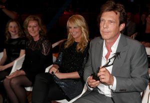 03-03-2014 SHOWBIZZ; JOHN DE MOL ONDER INDRUK VAN TV BEELDEN GALA. John de Mol was zeer positief over de wijze waarop de TV BEELDEN maandag zijn uitgereikt.Het gala was groter opgezet dat ik gedacht had. Ze hebben er echt werk van gemaakt. Alleen de media was teleurgesteld in de wijze van hun werken. Ze mochten bijna niks fotograferen en de verslaggevers werd geen tijd gegund om te interviewen. Misschien volgend jaar beter.
foto: Albert den Iseger.