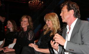 03-03-2014 SHOWBIZZ; JOHN DE MOL ONDER INDRUK VAN TV BEELDEN GALA. John de Mol was zeer positief over de wijze waarop de TV BEELDEN maandag zijn uitgereikt.Het gala was groter opgezet dat ik gedacht had. Ze hebben er echt werk van gemaakt. Alleen de media was teleurgesteld in de wijze van hun werken. Ze mochten bijna niks fotograferen en de verslaggevers werd geen tijd gegund om te interviewen. Misschien volgend jaar beter.
foto: Albert den Iseger.