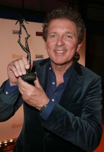 03-03-2014 SHOWBIZZ; JOHN DE MOL ONDER INDRUK VAN TV BEELDEN GALA. John de Mol was zeer positief over de wijze waarop de TV BEELDEN maandag zijn uitgereikt.Het gala was groter opgezet dat ik gedacht had. Ze hebben er echt werk van gemaakt. Alleen de media was teleurgesteld in de wijze van hun werken. Ze mochten bijna niks fotograferen en de verslaggevers werd geen tijd gegund om te interviewen. Misschien volgend jaar beter.
foto: Albert den Iseger.