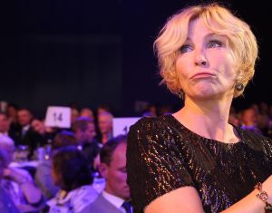 27-03-2015 SHOWBIZZ; STICHTING HULPHOND HAALT MEGA BEDRAG VAN �539.000.00 OP. Hulphond Nederland bestaat al 30 jaar. Nu was er weer een groot gala feest in Studio 21 te Hilversum. Vele prominenten waren gekomen uit zakelijk NL. Veiling meester JOB UBBENS wist met 15 kavels een mega bedrag op te halen waar HULPHOND NL weer mooie dingen mee kan gaan doen.
foto: Albert den Iseger