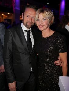 27-03-2015 SHOWBIZZ; STICHTING HULPHOND HAALT MEGA BEDRAG VAN �539.000.00 OP. Hulphond Nederland bestaat al 30 jaar. Nu was er weer een groot gala feest in Studio 21 te Hilversum. Vele prominenten waren gekomen uit zakelijk NL. Veiling meester JOB UBBENS wist met 15 kavels een mega bedrag op te halen waar HULPHOND NL weer mooie dingen mee kan gaan doen.
foto: Albert den Iseger