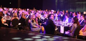 27-03-2015 SHOWBIZZ; STICHTING HULPHOND HAALT MEGA BEDRAG VAN �539.000.00 OP. Hulphond Nederland bestaat al 30 jaar. Nu was er weer een groot gala feest in Studio 21 te Hilversum. Vele prominenten waren gekomen uit zakelijk NL. Veiling meester JOB UBBENS wist met 15 kavels een mega bedrag op te halen waar HULPHOND NL weer mooie dingen mee kan gaan doen.
foto: Albert den Iseger