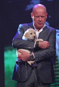 27-03-2015 SHOWBIZZ; STICHTING HULPHOND HAALT MEGA BEDRAG VAN �539.000.00 OP. Hulphond Nederland bestaat al 30 jaar. Nu was er weer een groot gala feest in Studio 21 te Hilversum. Vele prominenten waren gekomen uit zakelijk NL. Veiling meester JOB UBBENS wist met 15 kavels een mega bedrag op te halen waar HULPHOND NL weer mooie dingen mee kan gaan doen.
foto: Albert den Iseger