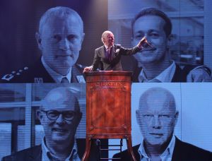 27-03-2015 SHOWBIZZ; STICHTING HULPHOND HAALT MEGA BEDRAG VAN �539.000.00 OP. Hulphond Nederland bestaat al 30 jaar. Nu was er weer een groot gala feest in Studio 21 te Hilversum. Vele prominenten waren gekomen uit zakelijk NL. Veiling meester JOB UBBENS wist met 15 kavels een mega bedrag op te halen waar HULPHOND NL weer mooie dingen mee kan gaan doen.
foto: Albert den Iseger